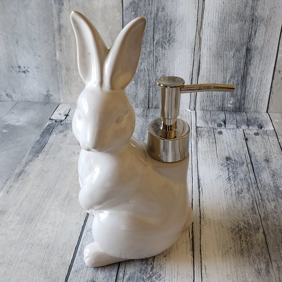 NWT - Threshold Home Decor Bunny Rabbit Soap Dispenser Pump White Ceramic - Picture 1 of 4